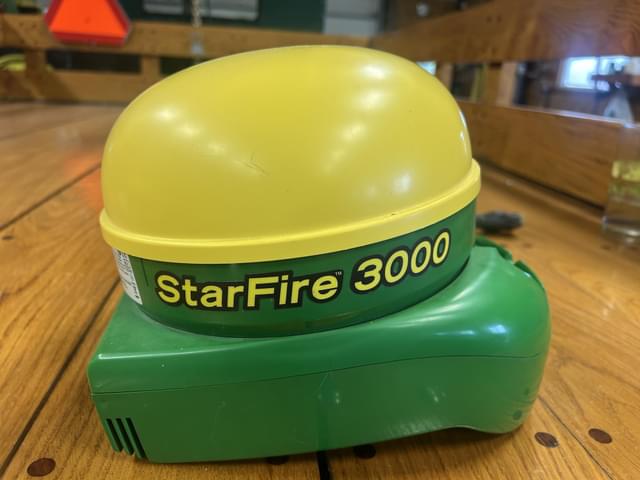 Image of John Deere StarFire 3000 equipment image 2