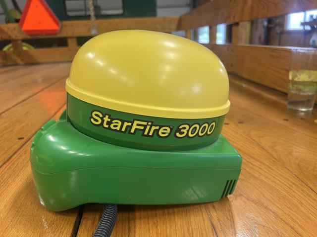 Image of John Deere StarFire 3000 equipment image 4