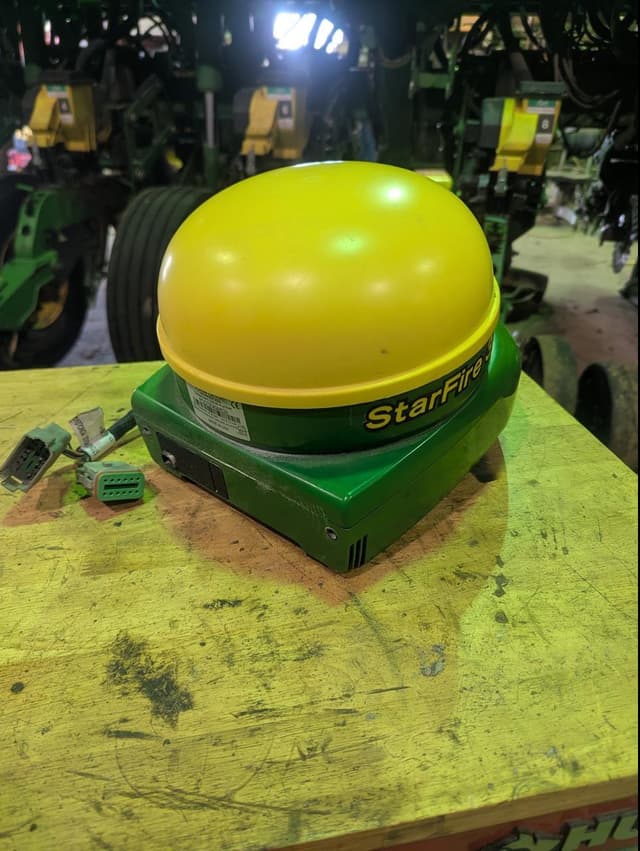 Image of John Deere StarFire 3000 equipment image 1