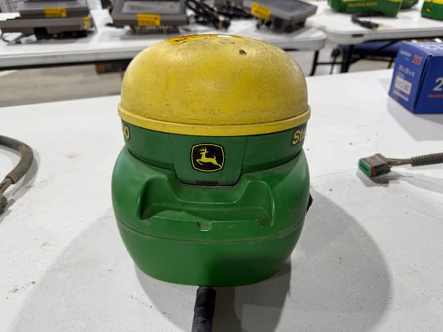 Image of John Deere StarFire 3000 equipment image 2