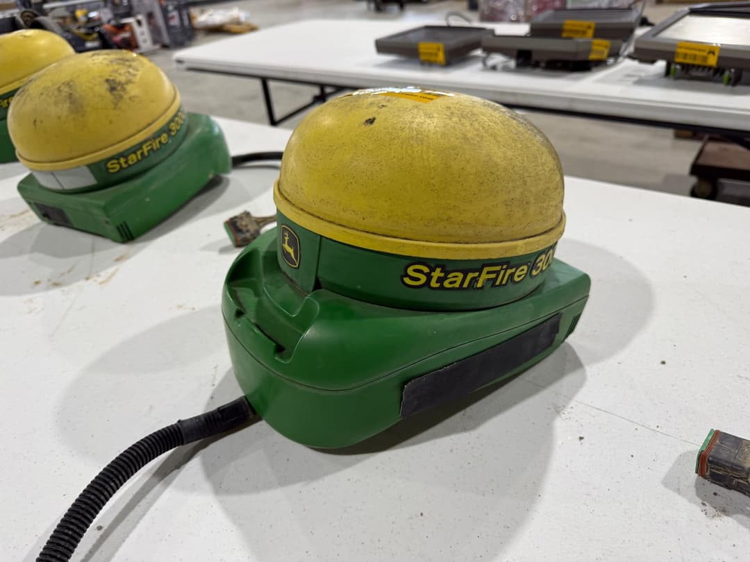 Image of John Deere StarFire 3000 Primary image