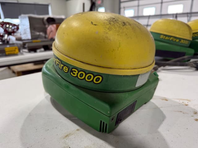 Image of John Deere StarFire 3000 equipment image 1