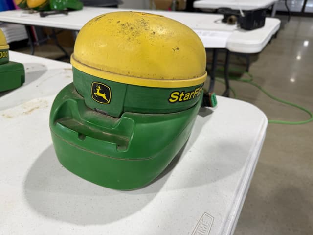Image of John Deere StarFire 3000 equipment image 3
