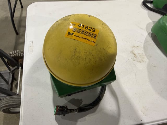 Image of John Deere StarFire 3000 equipment image 4