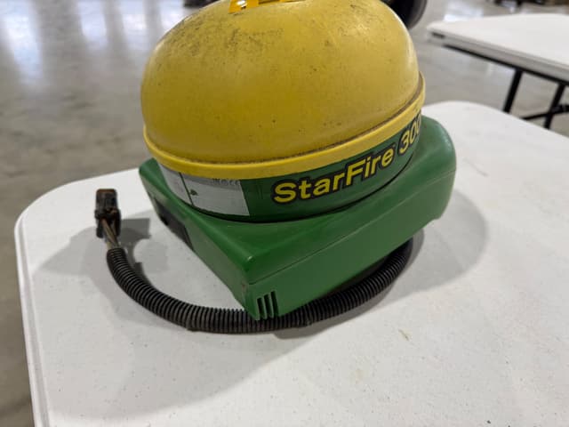 Image of John Deere StarFire 3000 equipment image 1