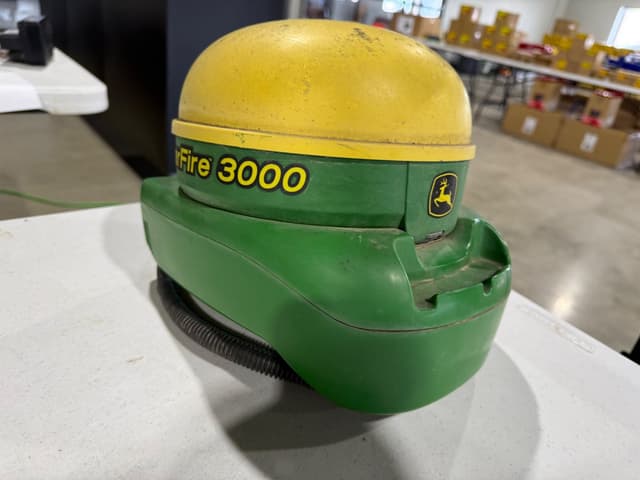 Image of John Deere StarFire 3000 equipment image 2
