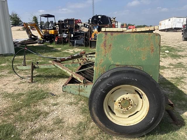 Image of John Deere 8000 equipment image 1
