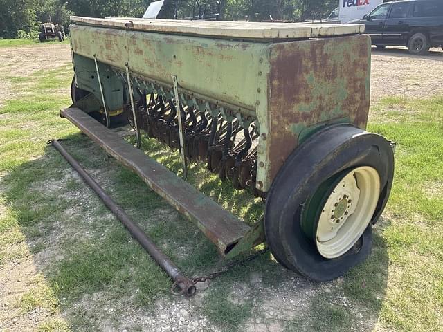 Image of John Deere 8000 equipment image 3