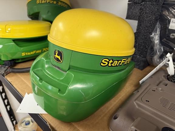 Image of John Deere StarFire 3000 equipment image 1