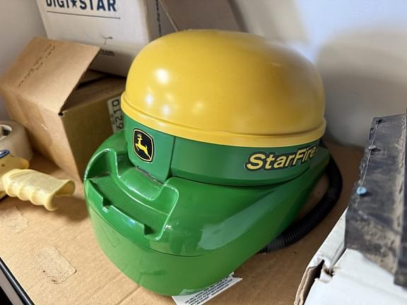 Image of John Deere StarFire 3000 equipment image 1