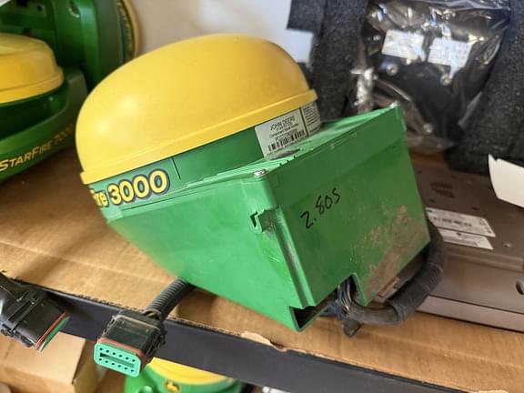 Image of John Deere StarFire 3000 equipment image 2