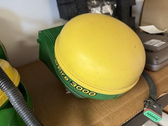 Image of John Deere StarFire 3000 Primary image