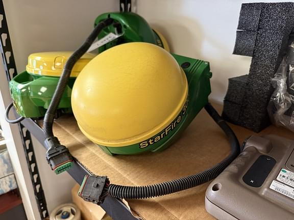 Image of John Deere StarFire 3000 equipment image 1