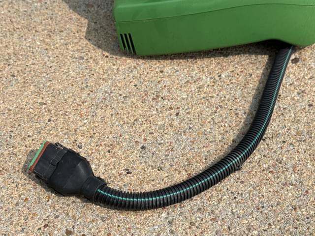 Image of John Deere StarFire 3000 equipment image 4