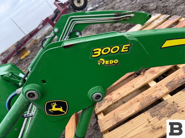 Image of John Deere 300E equipment image 3
