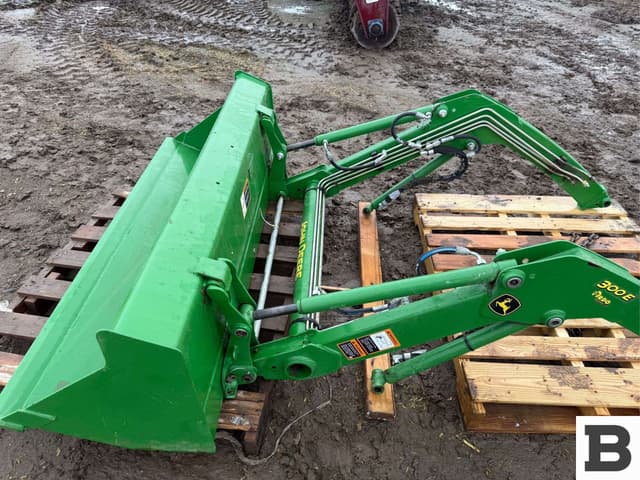 Image of John Deere 300E equipment image 1