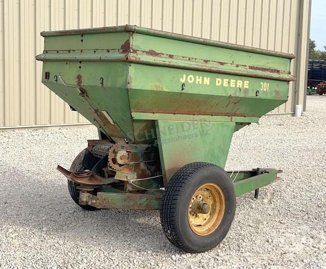 Image of John Deere 301 equipment image 4