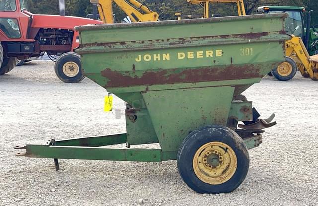 Image of John Deere 301 equipment image 3