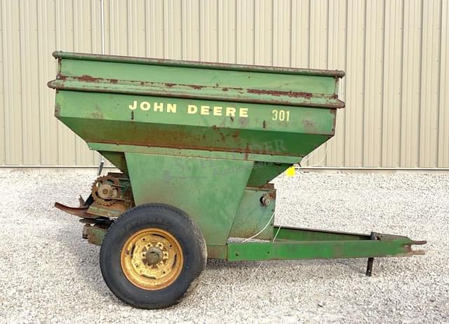 Image of John Deere 301 equipment image 2