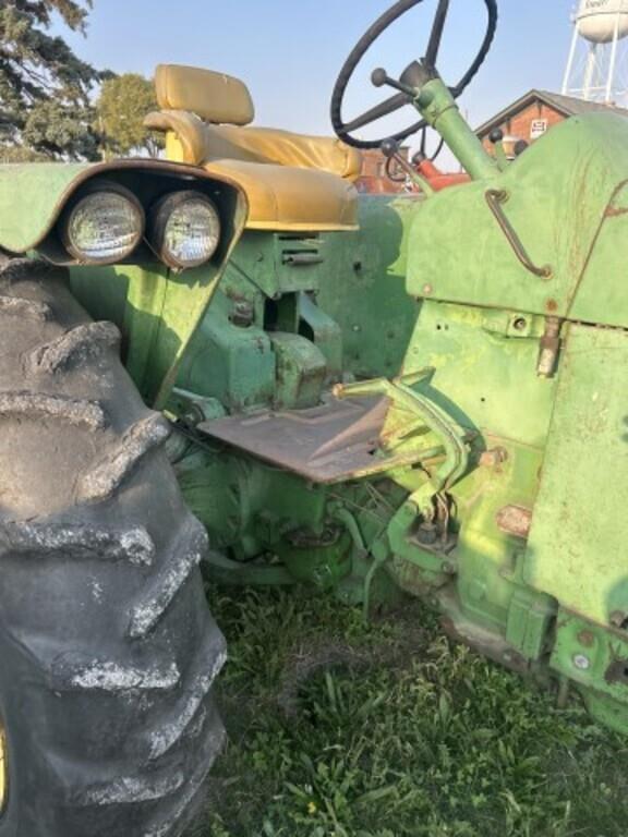 Image of John Deere 3010 equipment image 1