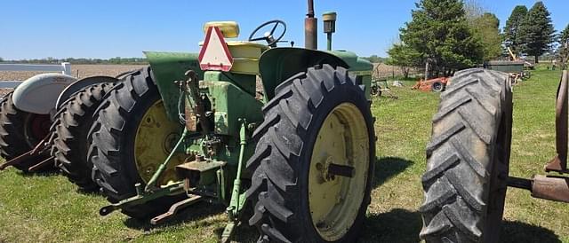 Image of John Deere 3010 equipment image 2