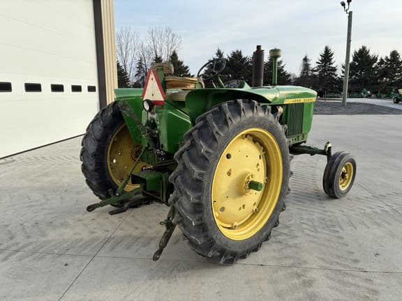 Image of John Deere 3010 equipment image 2