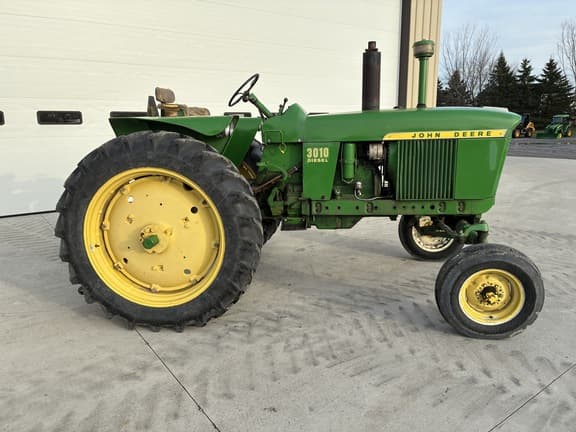 Image of John Deere 3010 equipment image 1