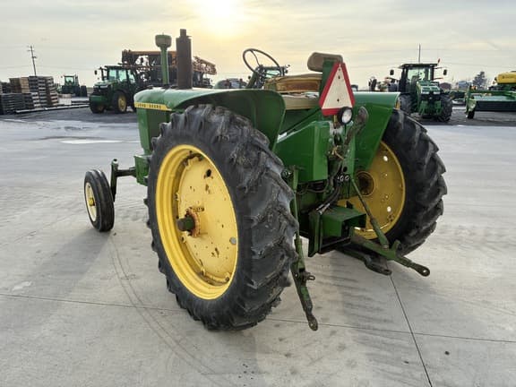 Image of John Deere 3010 equipment image 4