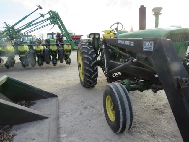 Image of John Deere 3010 equipment image 4