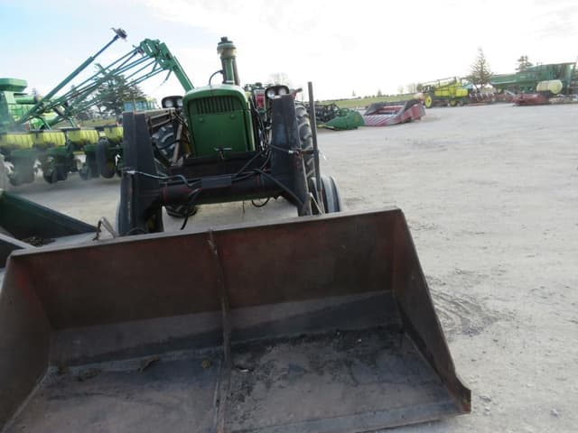 Image of John Deere 3010 equipment image 2