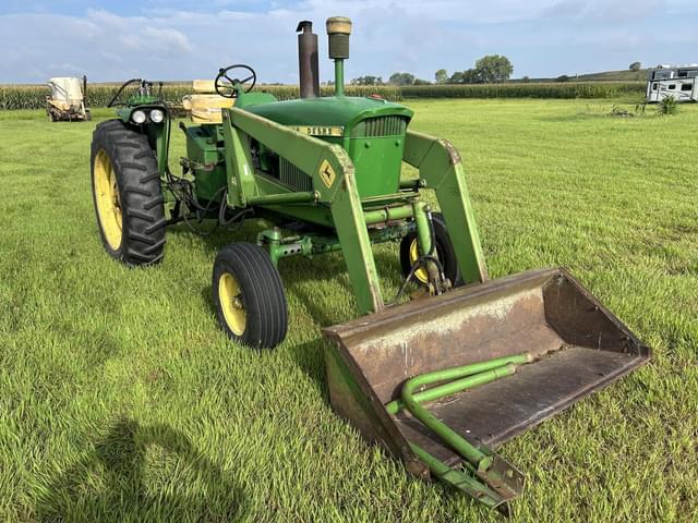 Image of John Deere 3010 equipment image 2