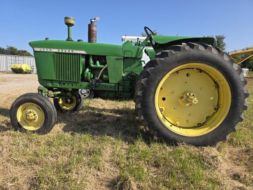 Image of John Deere 3010 Primary Image