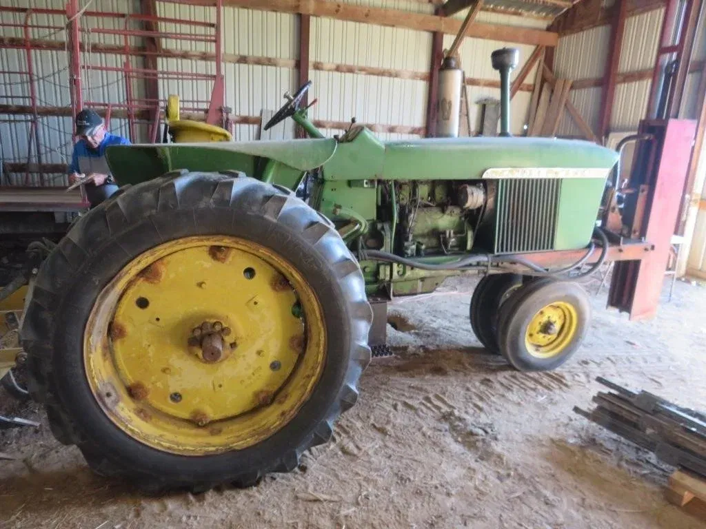 John Deere 3010 Equipment Image0