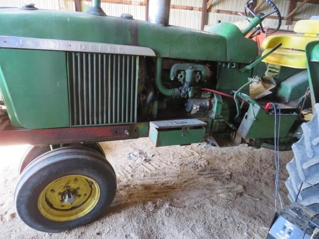 Image of John Deere 3010 equipment image 3