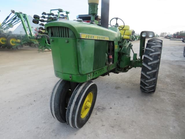 Image of John Deere 3010 equipment image 1