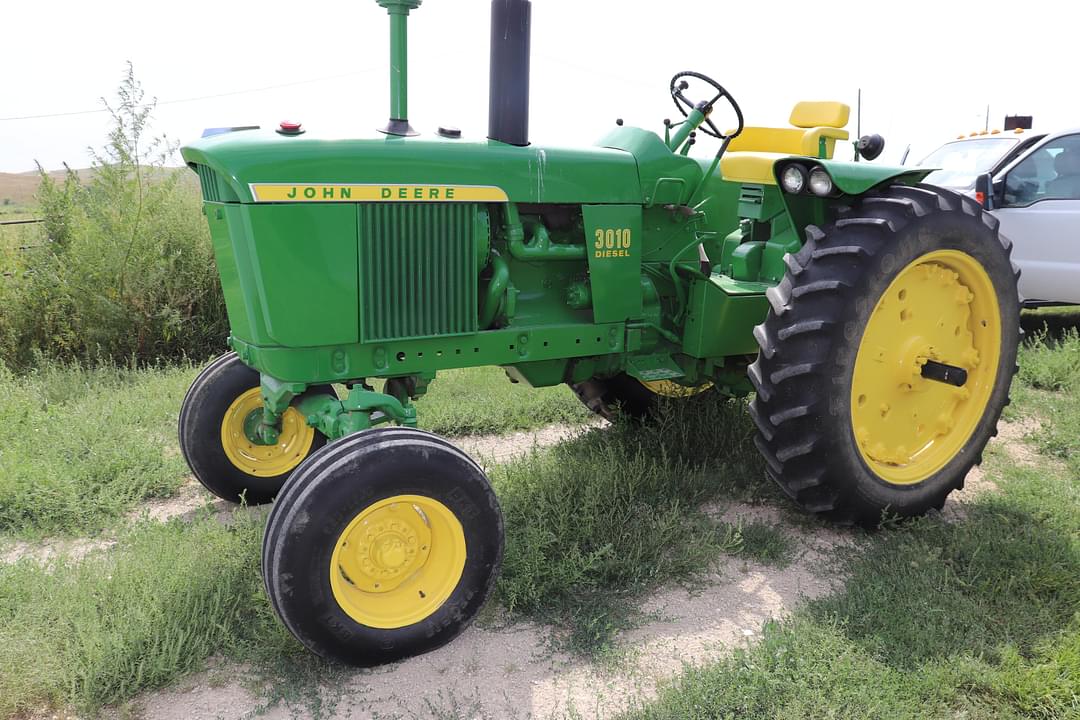 Image of John Deere 3010 Image 0