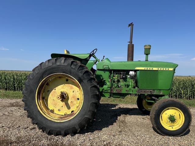 Image of John Deere 3010 equipment image 2