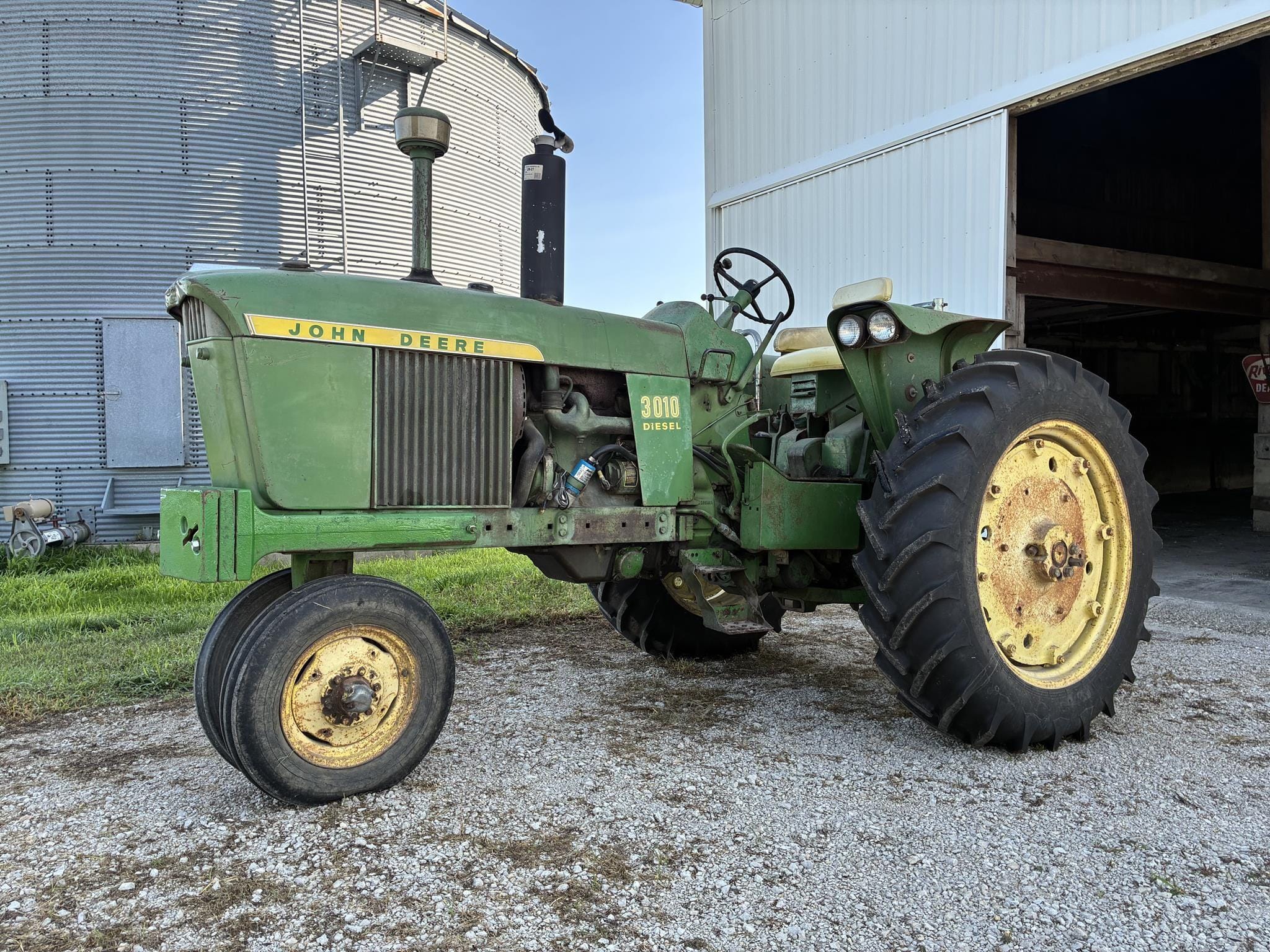 John Deere 3010 Equipment Image0