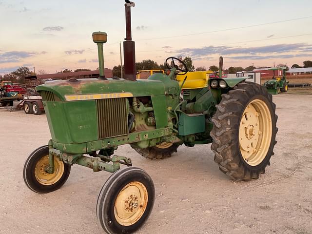 Image of John Deere 3010 equipment image 2