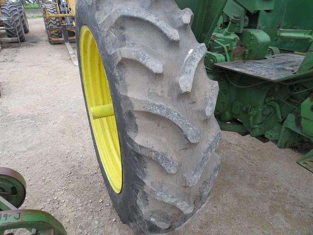 Image of John Deere 3010 equipment image 4