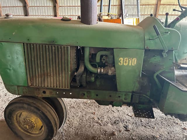 Image of John Deere 3010 equipment image 4