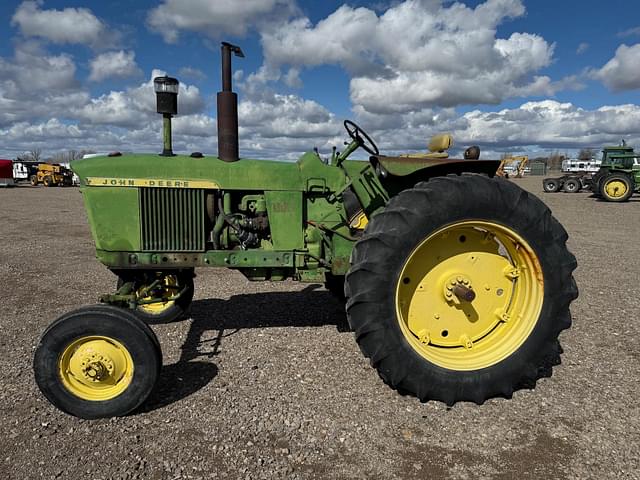 Image of John Deere 3010 equipment image 2