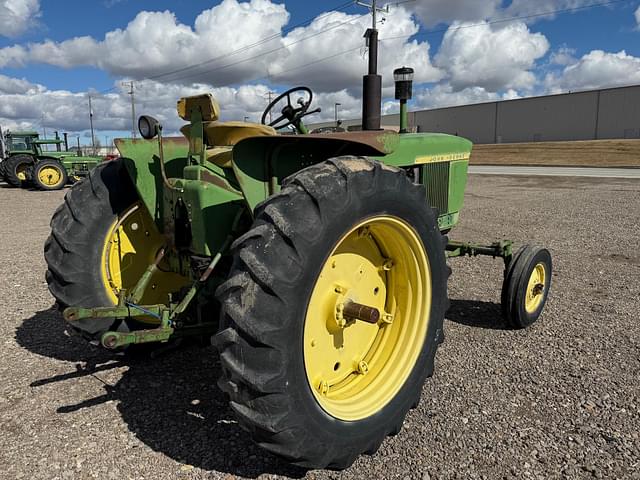 Image of John Deere 3010 equipment image 4