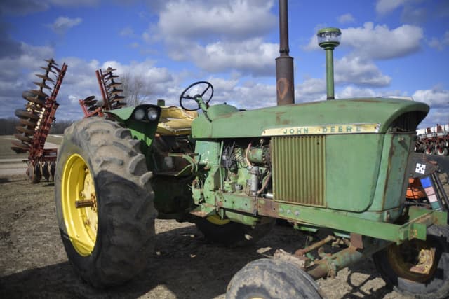 Image of John Deere 3010 equipment image 1