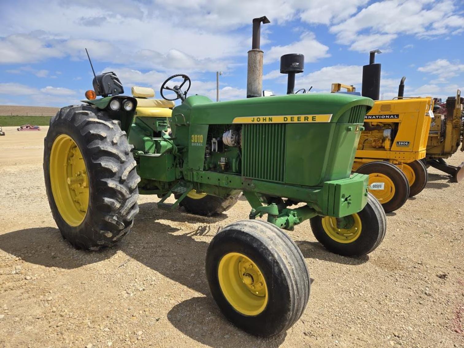John Deere 3010 Equipment Image0