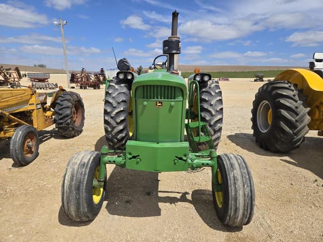 Image of John Deere 3010 equipment image 1