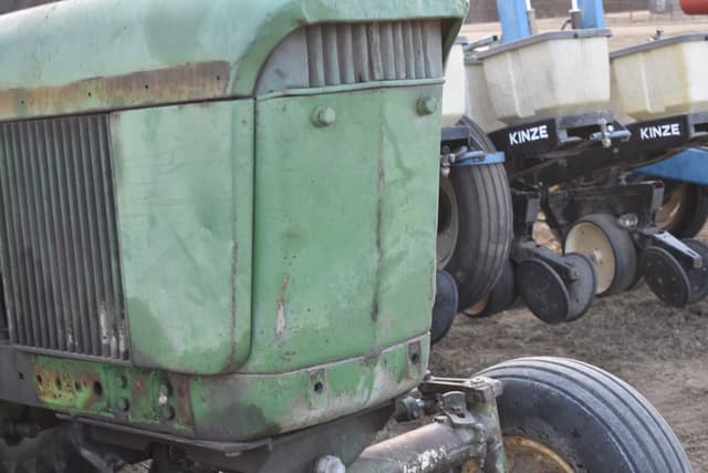 Image of John Deere 3010 equipment image 3