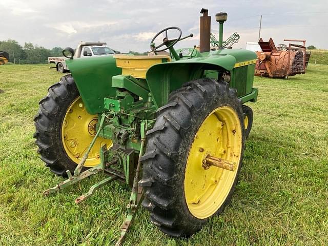 Image of John Deere 3010 equipment image 4