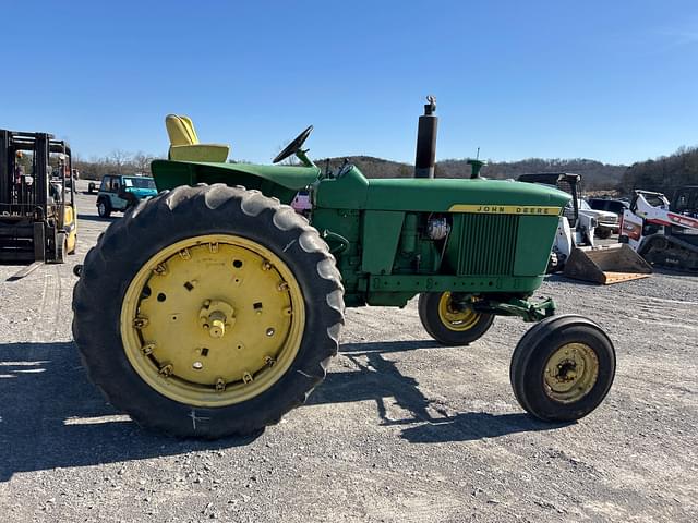 Image of John Deere 3010 equipment image 4