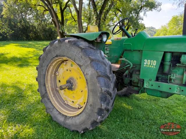 Image of John Deere 3010 equipment image 2